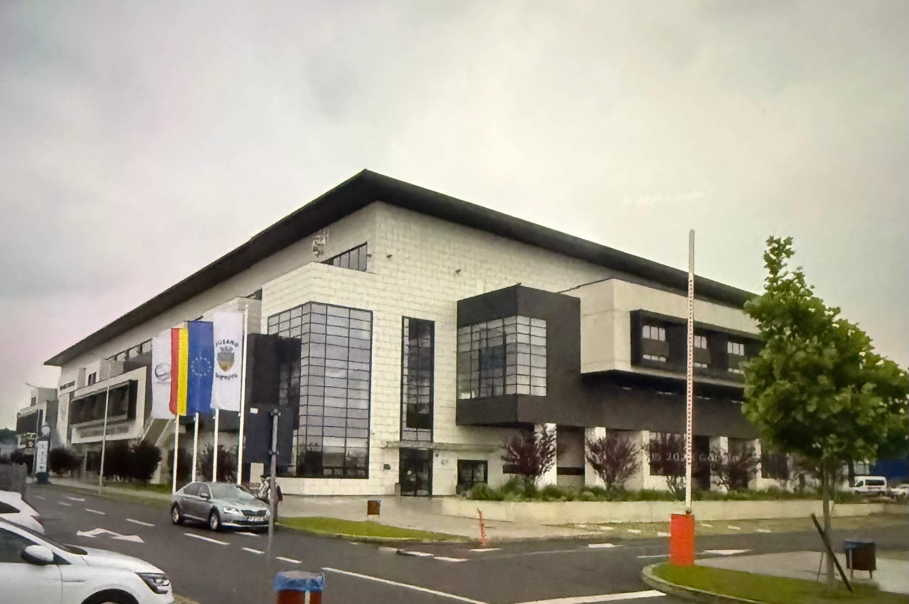 Clădirea Complexului Olimpic de Natație Otopeni, vedere din exterior